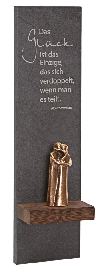 Schieferstele mit Paar aus Bronze Das Glück/Albert Schweitzer